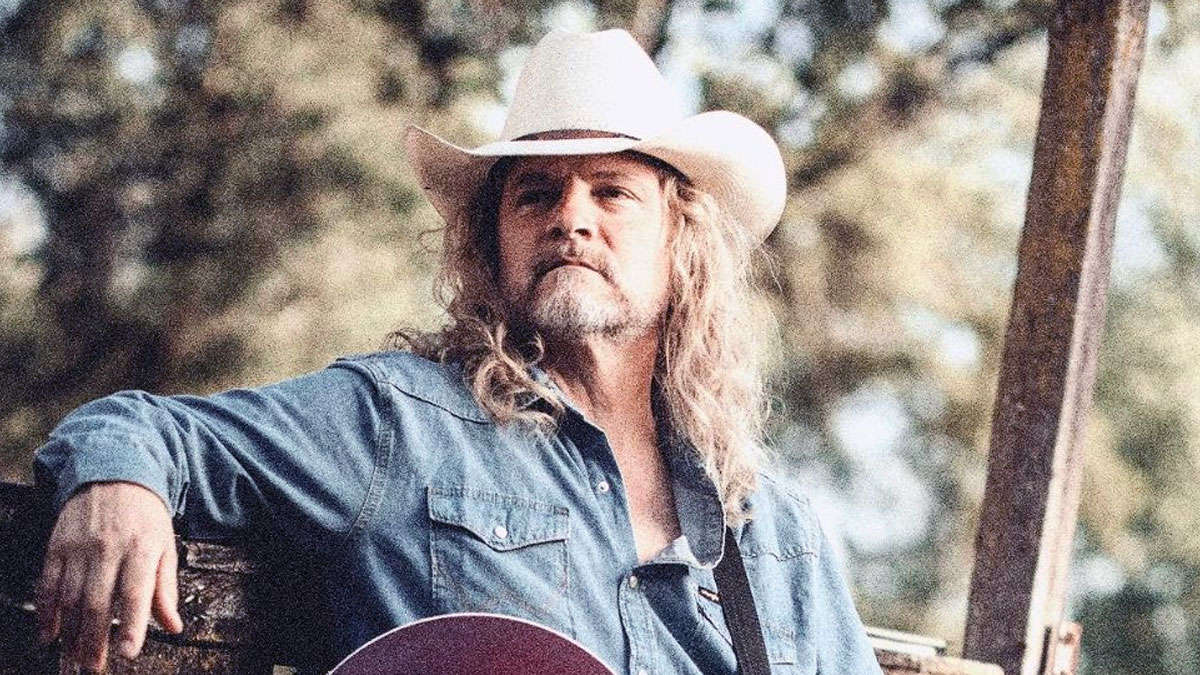 Tesla’s Frank Hannon trades stadium rock for field-recorded fire with ‘Plank Spankin’