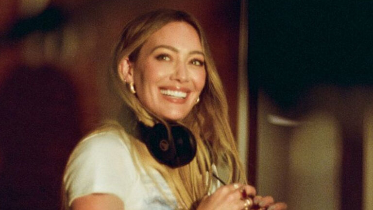 Hilary Duff signs with Atlantic Records