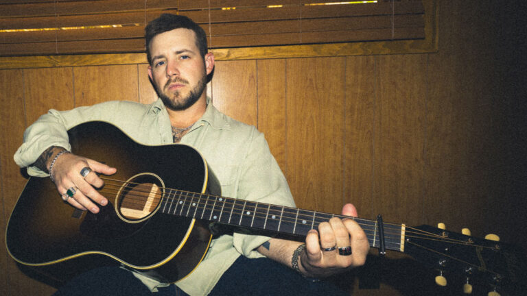 Kameron Marlowe releases ‘Let The Lonely’