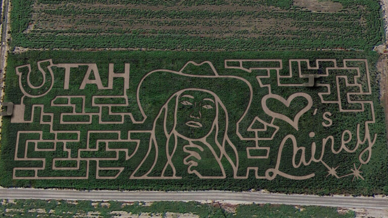Lainey Wilson honored with corn mazes