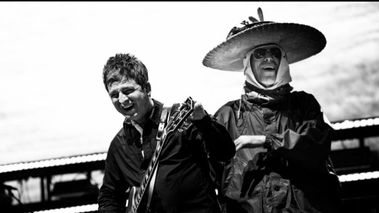 Oasis plays to half a million people on North American tour
