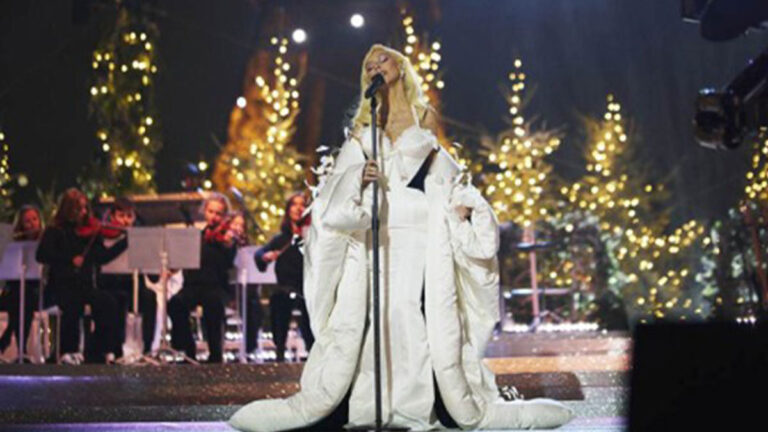 Christina Aguilera Christmas concert film headed to theaters