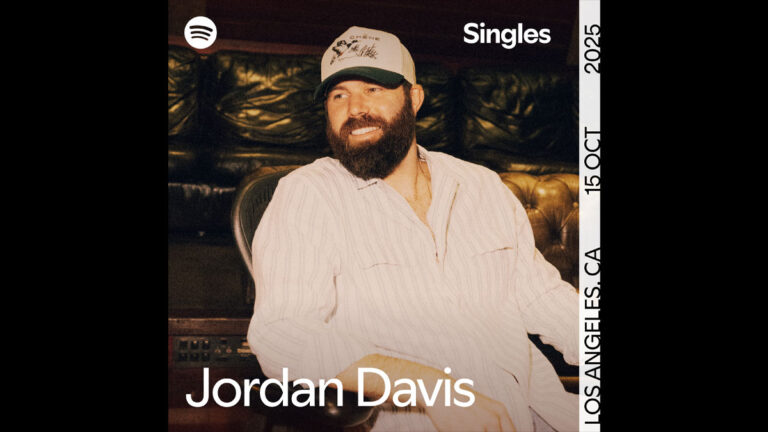 Jordan Davis shares ‘O Come All Ye Faithful’