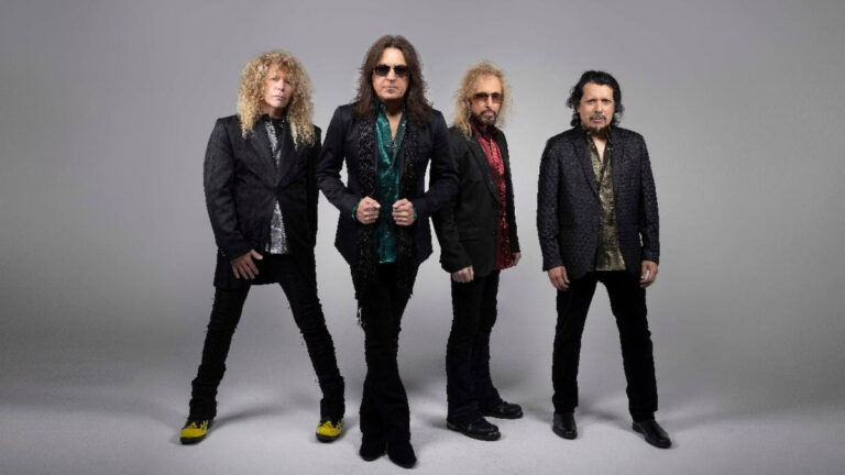 Stryper shares ‘On This Holy Night’