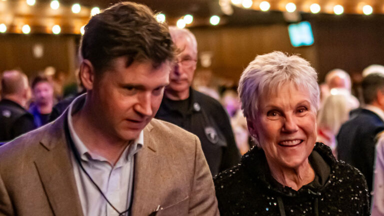 Anne Murray honored with stacked lineup during Opry House tribute