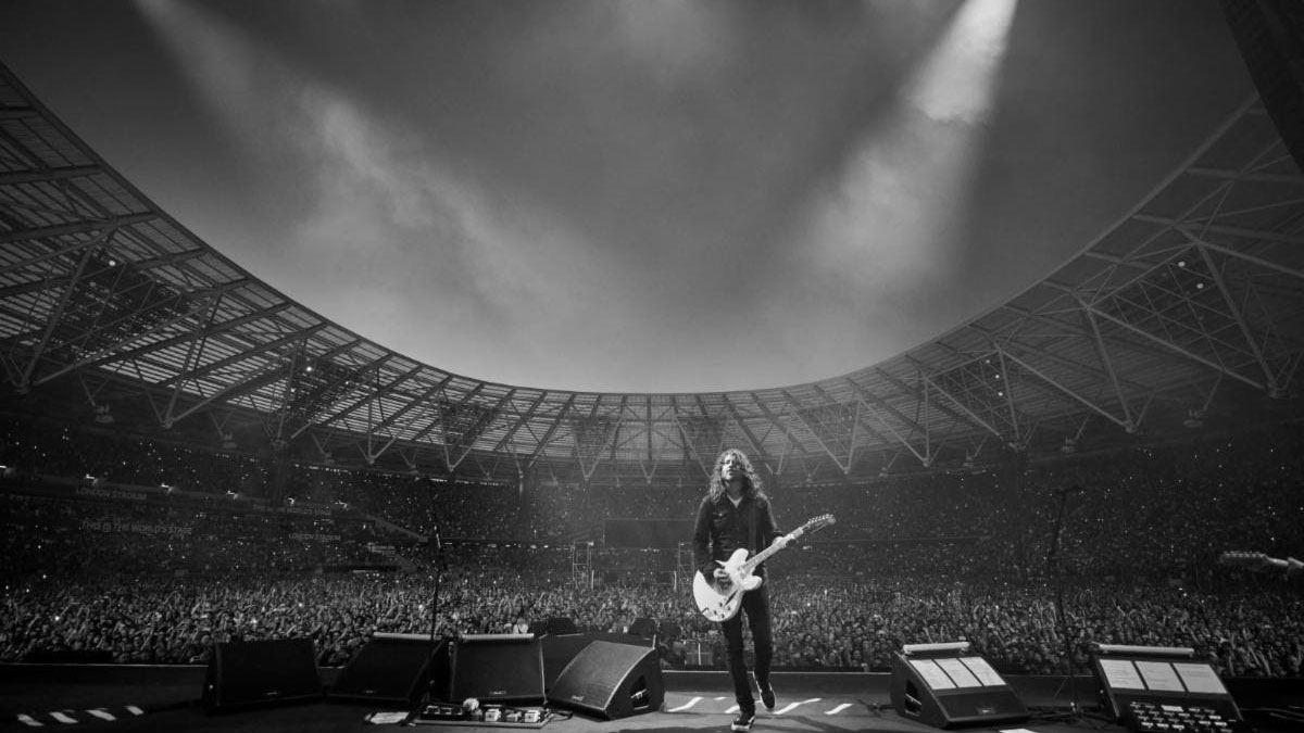 Gibson Custon unveils Dave Grohl DG-335