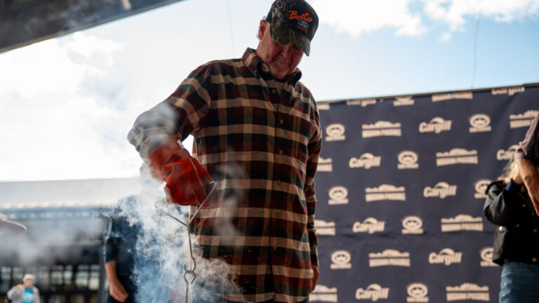 Tracy Lawrence raises 5k during annual Thanksgiving turkey fry and benefit concert